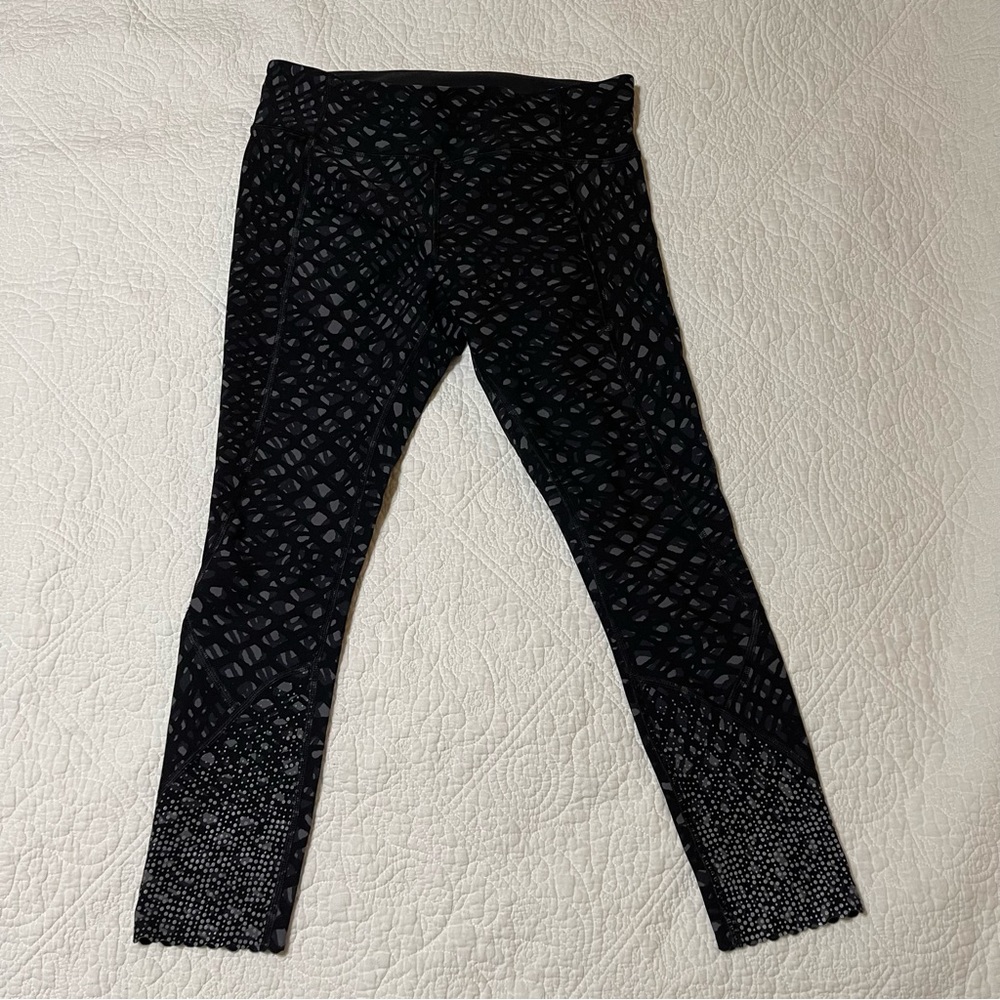 Lululemon | Tight Stuff Reflective Scalloped Hem Leggings Sz 10